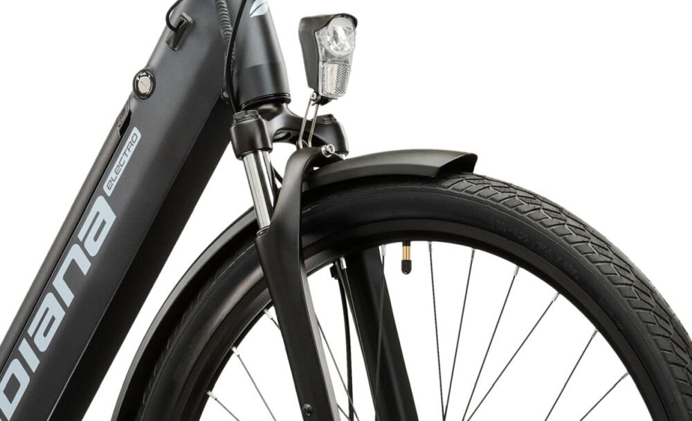 Zbliżenie na przedni widelec roweru z mechanizmem blokady oznaczonym jako \'LOCK\' i \'OPEN\'. Widelec jest w kolorze czarnym, a rama roweru ma bordowy odcień.