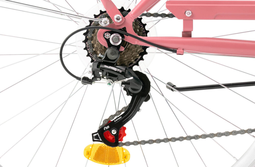 Rower miejski INDIANA Moena S7B 28 cali damski Antyczny-różowy zbliżenie na przerzutkę 7 przełożeń tylne przerzutki SHIMANO Tourney duża wytrzymałość i sprawne działanie zmiana biegów jest płynna i bezproblemowa obrotowa manetka SHIMANO RevoShift dobranie właściwego przełożenia do danego terenu