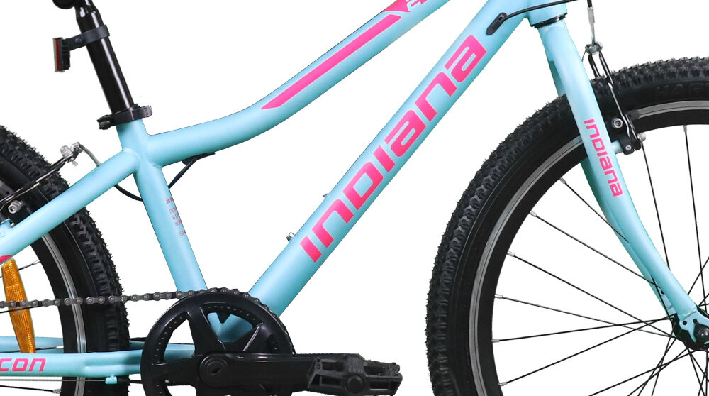 Rower młodzieżowy INDIANA Falcon 24 cale dla dziewczynki Niebieski zbliżenie na ramę białe tło komfort jazdy odpowiednia kontrola nad rowerem 11-calowa stalowa rama bardzo dobrze tłumi wibracje rower amortyzuje niewielkie nierówności bardzo wytrzymała łatwa w naprawie dostosowana do najmłodszych geometria wybór rozmiaru ramy Twój wzrost mierzony w zrelaksowanej pozycji typ roweru