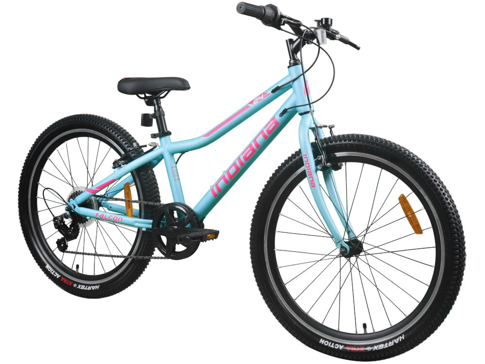 Rower młodzieżowy INDIANA Falcon 24 cale dla dziewczynki Niebieski rower na białym tle widoczny od przodu pod skosem stalowa kierownica marki INDIANA wspiera stabilne prowadzenie antypoślizgowe uchwyty pewność chwytu ułatwia kontrolowanie toru jazdy i wykonywanie manewrów