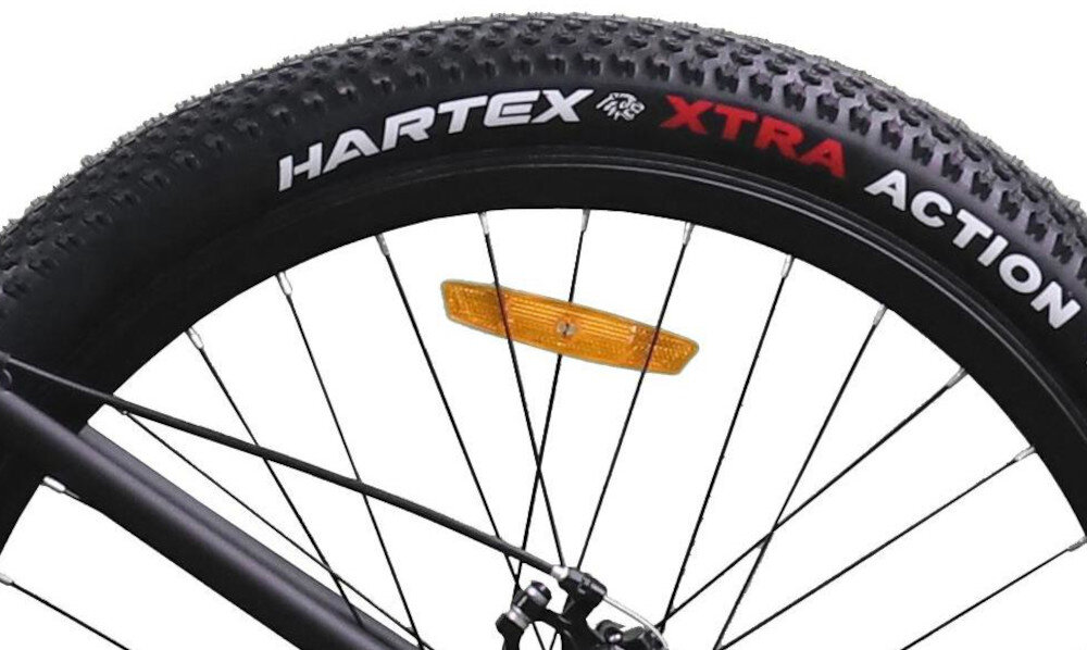 Rower młodzieżowy INDIANA X-Pulser 2.7 27.5 cala dla chłopca Limonkowy zbliżenie na oponę białe tło 27,5-calowe koła szerokie opony marki HARTEX dobrą przyczepność podczas jazdy aluminiowe obręcze stabilne trzymanie opony bezpieczna i komfortowa jazda regularne sprawdzanie ciśnienia powietrza wartość na bocznej części opony