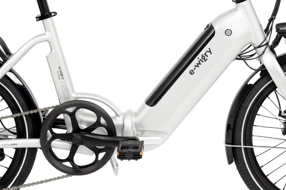 Rower elektryczny ROMET E-Wigry 1.1. U14 20 cali Srebrny Składany rower elektryczny Motus ECO prezentuje centralną część ramy i mechanizm składania na jasnym tle produktowym.