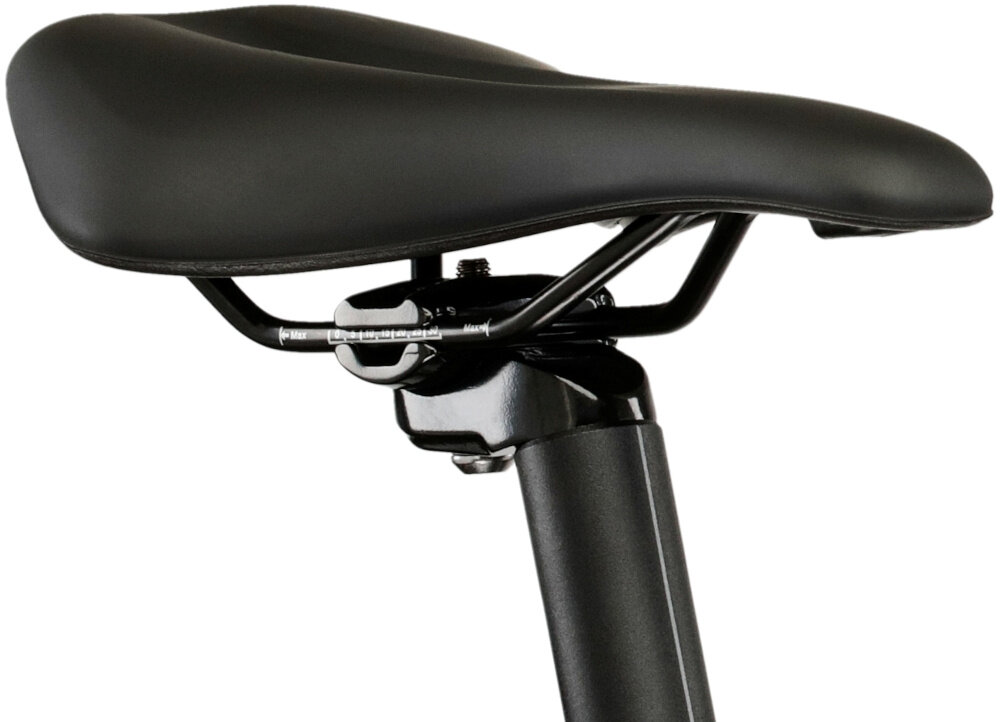 Rower górski MTB KROSS XPRT SUV M20 29 cali męski Srebrno-szampański siodełko na białym tle widok z boku lekko pod skosem siodełko KROSS typu MTB ergonomiczna konstrukcja aluminiowa sztyca siodełka marki KROSS o średnicy 30,9 mm i długości 400 mm stabilne podparcie możliwość precyzyjnego dopasowania wysokości siedziska
