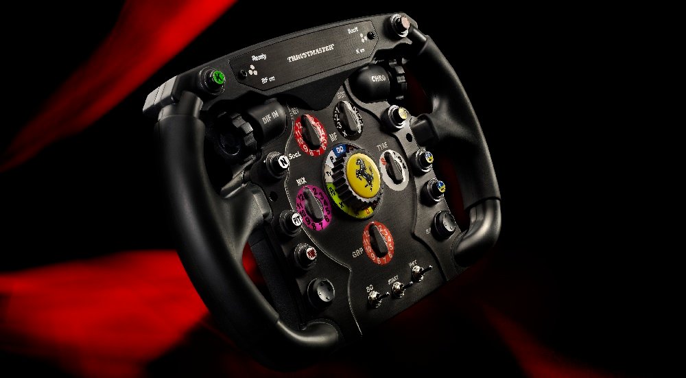 Kierownica THRUSTMASTER Ferrari F1 ADD-ON (PCPS3PS4XONE) widok 3-czerwone tło skos