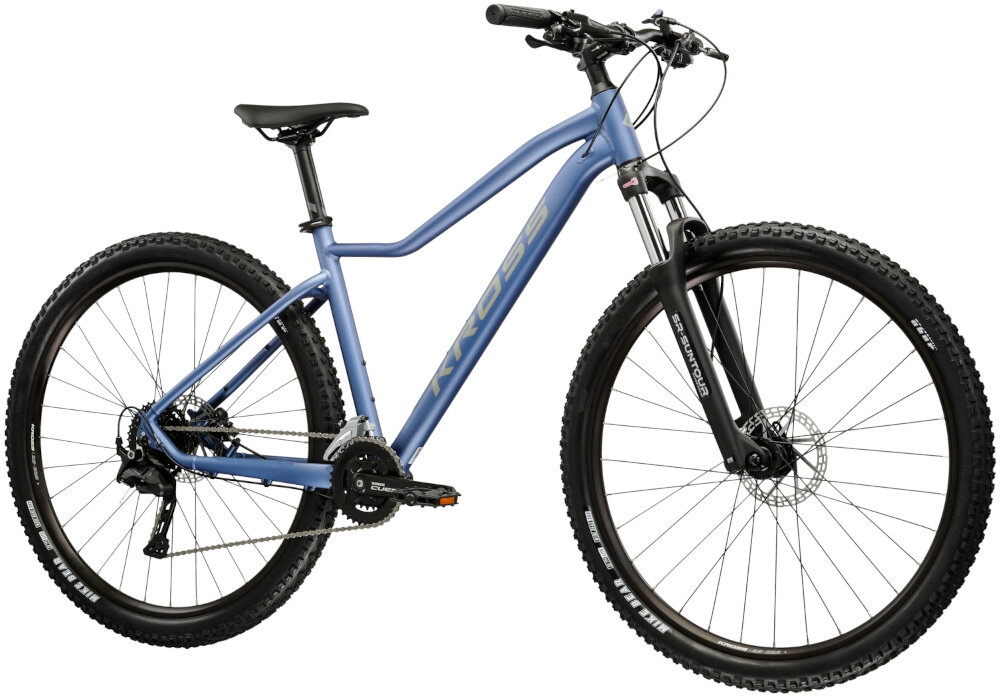 Rower górski w kolorze niebiesko-szarym z dużymi kołami i napisem \'KROSS\' na ramie. Posiada amortyzowany widelec i tarczowe hamulce.