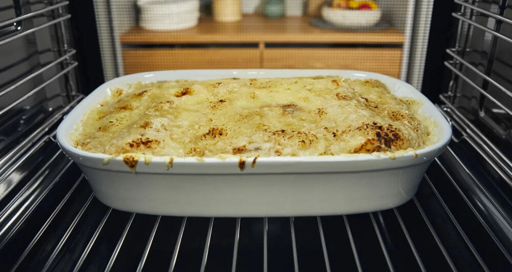 PIEKARNIK HISENSE BSA6633PBG8 wizualizacja naczynie potrawa zapiekanka wnętrze ruszt Gotowanie wielofunkcyjne

