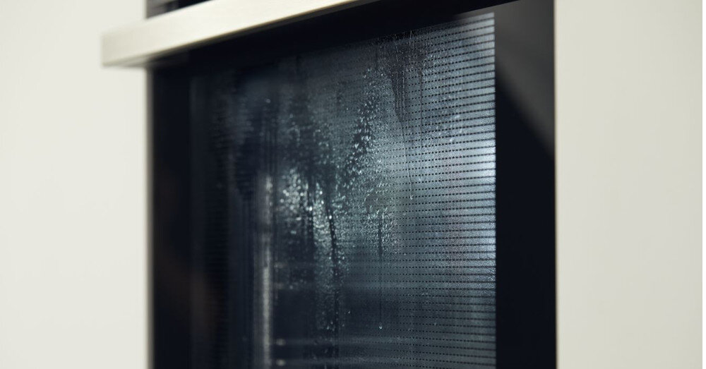 PIEKARNIK HISENSE BSA6633PBG8 wizualizacja drzwiczki para wodna szyba front zamknięta czyszczenie parowe Steam Clean 30 minut usuwanie zabrudzeń tłuszczu przypaleń