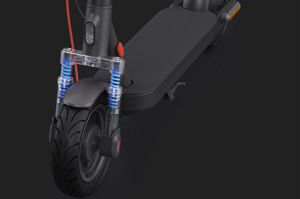 Hulajnoga elektryczna XIAOMI Scooter Elite 45km 400W 10 cali Czarny zbliżenie na przednie koło podświetlona amortyzacja podwójne sprężynowe zawieszenie z przodu redukuje wpływ wstrząsów i drgań do 30 mm płynna i przyjemna jazda po nierównych terenach amortyzacja