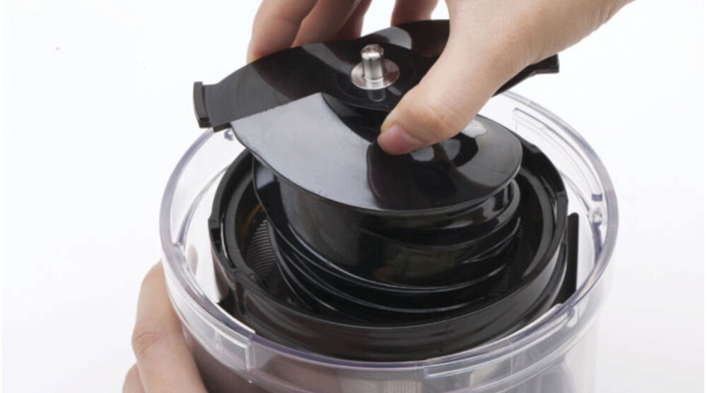 Wyciskarka wolnoobrotowa SMEG SJF01BLEU Czarny Delikatne wyciskanie 43 obrotow na minute