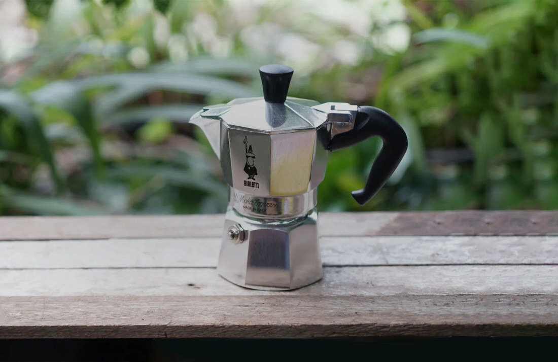 Kawiarka BIALETTI Moka Express 9 TZ Srebrny 410 ml Solidne wykonanie z polerowanego aluminium przewodzi ciepło równomiernie zachowuje swoje właściwości