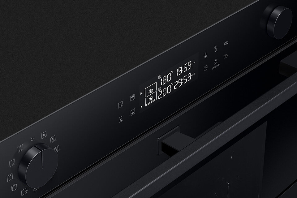 Piekarnik Samsung NV7B4525ZAK posiada widoczny na zdjęciu panel dotykowy wraz z pokrętłami Piekarnik Samsung NV7B4525ZAK posiada widoczny na zdjęciu panel dotykowy wraz z pokrętłami