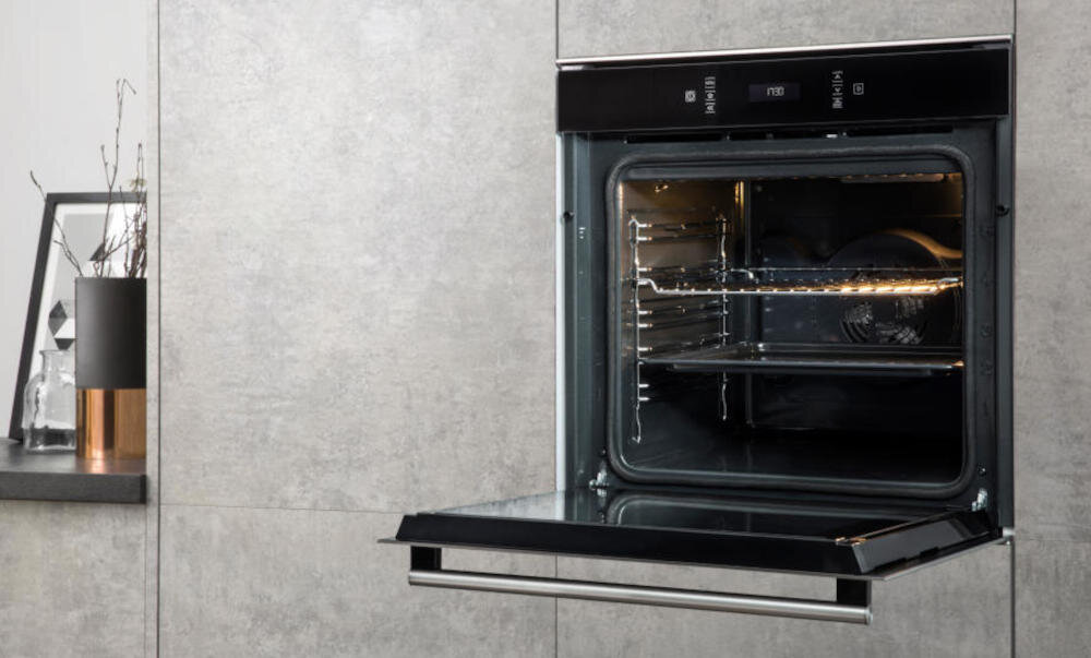 HOTPOINT-ARISTON FI6 871 SC IX HA wnętrze piekarnik emalia wysokie temperatury odporność oświetlenie teleskopowe prowadnice kontrola pieczenie wyjmowanie