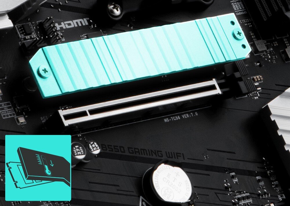 Płyta główna MSI B550 Gaming WiFi Zbliżenie na srebrny radiator M.2 Shield Frozr, który został wyróżniony turkusowym kolorem. Znajduje się on bezpośrednio nad wzmocnionym slotem PCIe.