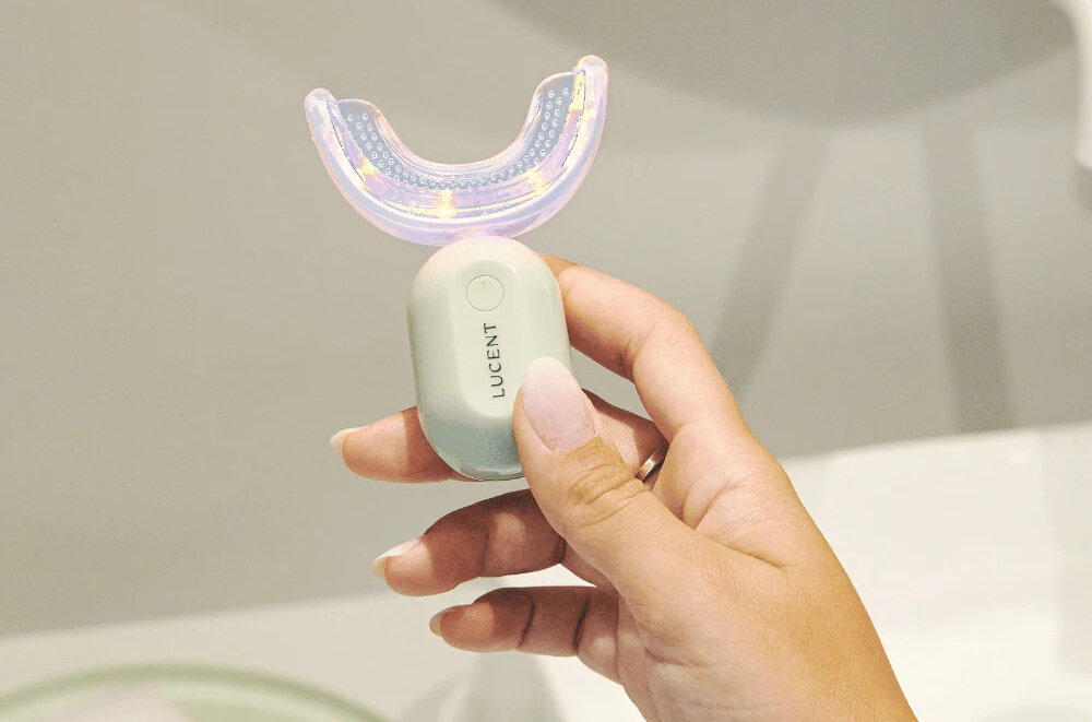 Zestaw do wybielania zębów BE LUCENT Stellar Technologia PAP+ dla szkliwa usuwa przebarwienia, zachowując bezpieczeństwo szkliwa Program wybielania trwa około 8–12 dni z aktywatorem LED w krótkim czasie