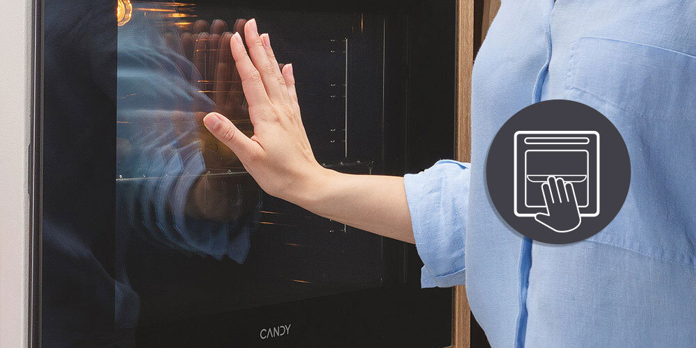 PIEKARNIK CANDY FIDC X605 CA lifestyle infografika kobieta dłoń dotykająca szyby piekarnik zamknięty chłodna szyba bezpieczeństwo ochrona przed poparzeniem zimny chłodny front