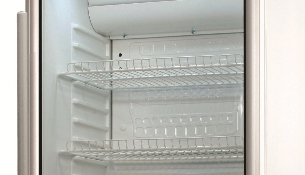 WITRYNA CHŁODNICZA BEKO PROFESSIONAL ADN 203 2 BP półki druciane widok wnętrza lodówka przemysłowa pojemność 350 l gastronomia handel półki druciane organizacja produktów oświetlenie LED kontrola zawartości stal nierdzewna higiena odporność zmiana kierunku drzwi elastyczność ustawienia równomierne chłodzenie sterowanie mechaniczne świeżość energooszczędna praca koszty eksploatacji