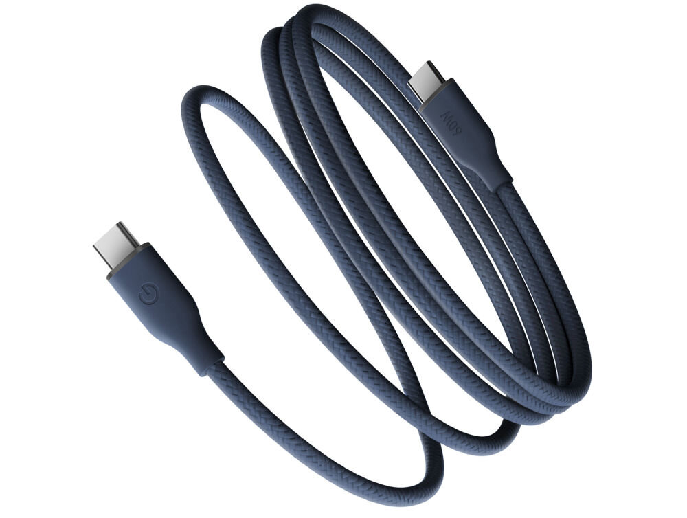 Niebieski kabel USB-C do USB-C o długości 1,5 metra z widocznymi końcówkami i tekstem \'60W\' na jednej z nich. Kabel ma plecioną strukturę i jest zwinięty w luźną pętlę.
