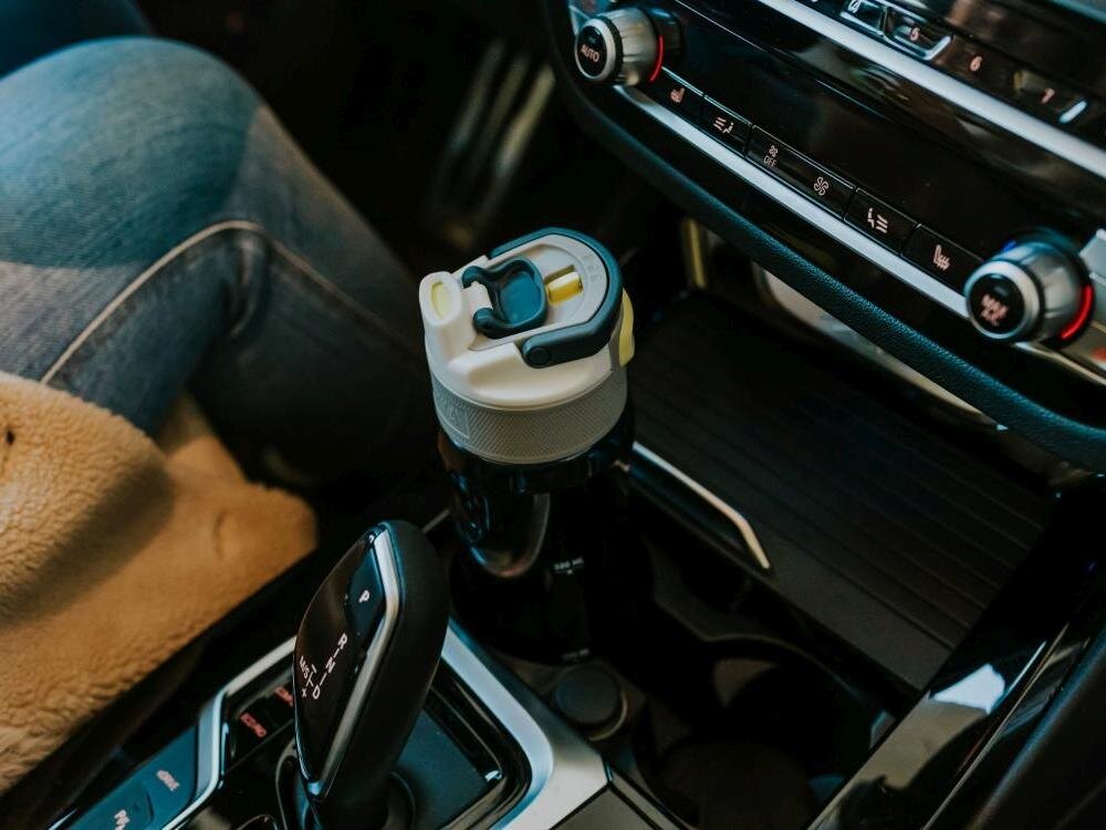 BUTELKA NA WODĘ KAMBUKKA ELTON WILD STORM Nie tylko dla aktywnych odpowiednio wyprofilowana łatwa w przenoszeniu duża pojemność