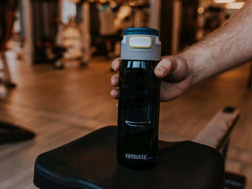 BUTELKA NA WODĘ KAMBUKKA ELTON WILD STORM Wykonana z tritanu odporna na uszkodzenie nie odbarwia się nie przyjmuje zapachów trwałość