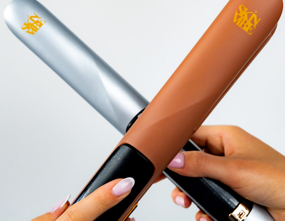 Prostownica SKINVIBE Astra SteamPlasma Srebrny wygląd prezentacja wizualizacja design Efekt tafli każdego dnia