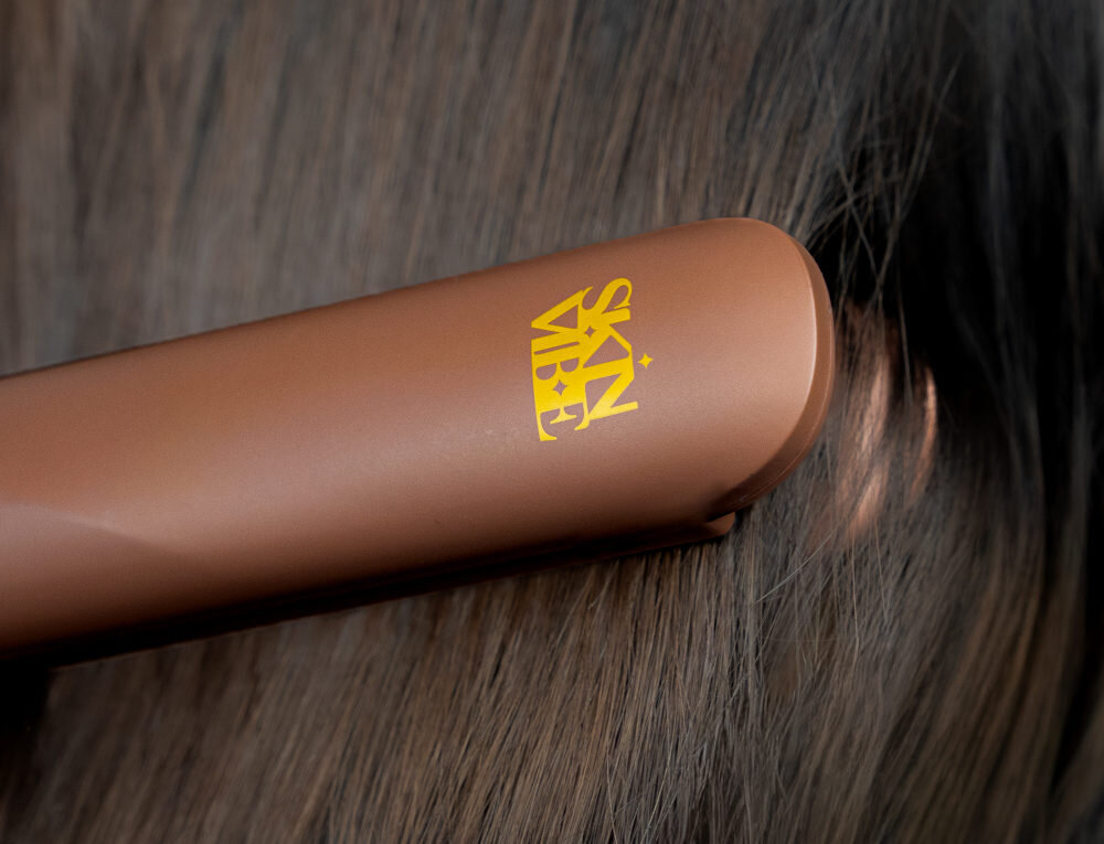 Prostownica SKINVIBE Astra SteamPlasma Srebrny Technologia plazmy Funkcja plazmy  Gładka powierzchnia pasm i wyraźny połysk 