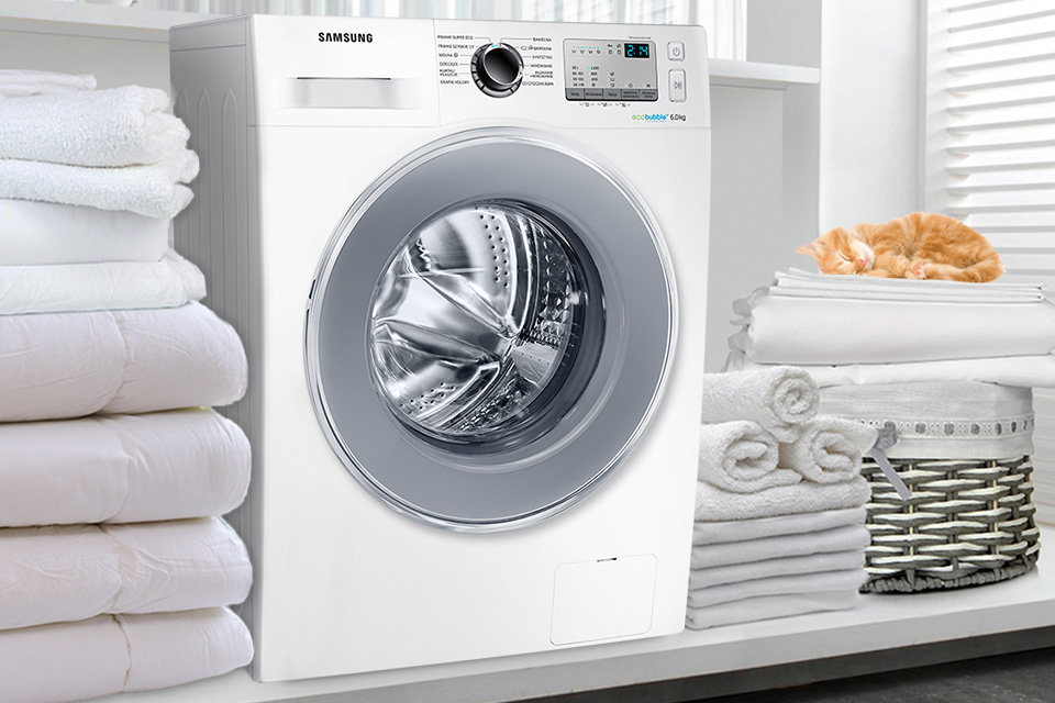 Samsung
Crystal
Gloss™.
Doskonała
linia,
elegancki
wygląd