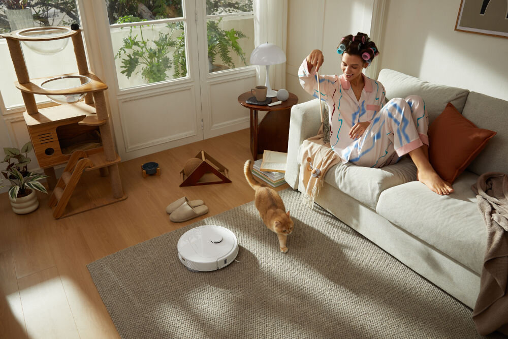 Robot sprzątający ROBOROCK Qrevo S QRS02 Biały technologia hyperforce moc ssania 7 000 Pa usuwanie włosów zanieczyszczeń ze szczelin podłogowych głęboko z dywanów dokładne czyszczenie trudno dostępne miejsca tryb najmocniejszego ssania zwiększona prędkość szczotki głównej o 10% optymalna wydajność skuteczne sprzątanie 