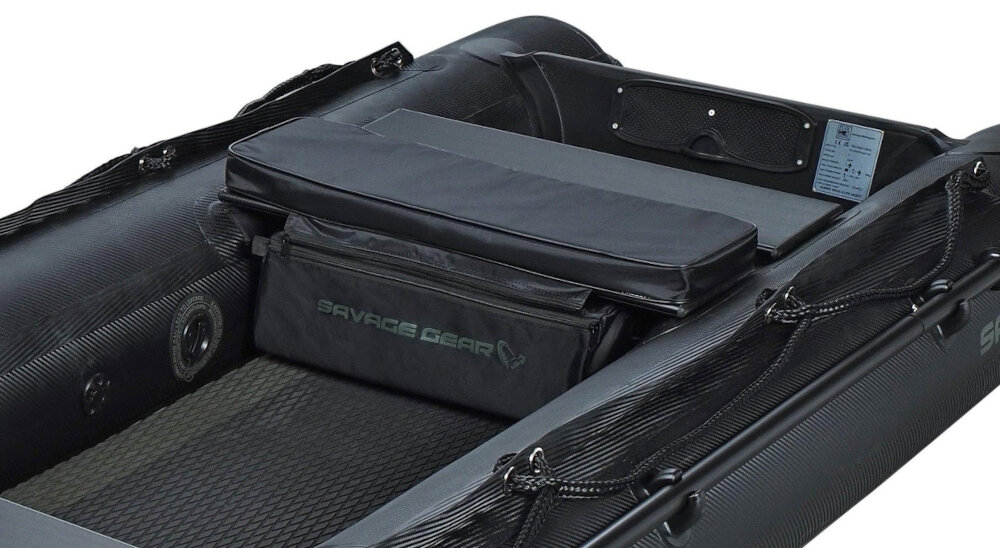 Kajak SAVAGE GEAR E-Rider 330 Carbon Optix Kayak zbliżenie na siedzisko Wyjmowane siedziska Ergonomiczna forma Możliwość wyjęcia siedzisk elastyczność