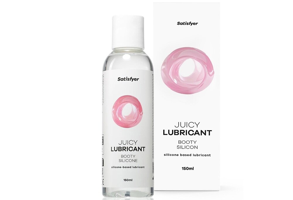Na obrazie widoczna jest butelka i opakowanie produktu z napisem \'Satisfyer Juicy Lubricant Booty Silicone 150ml\'. Na opakowaniu znajduje się różowy, okrągły wzór.