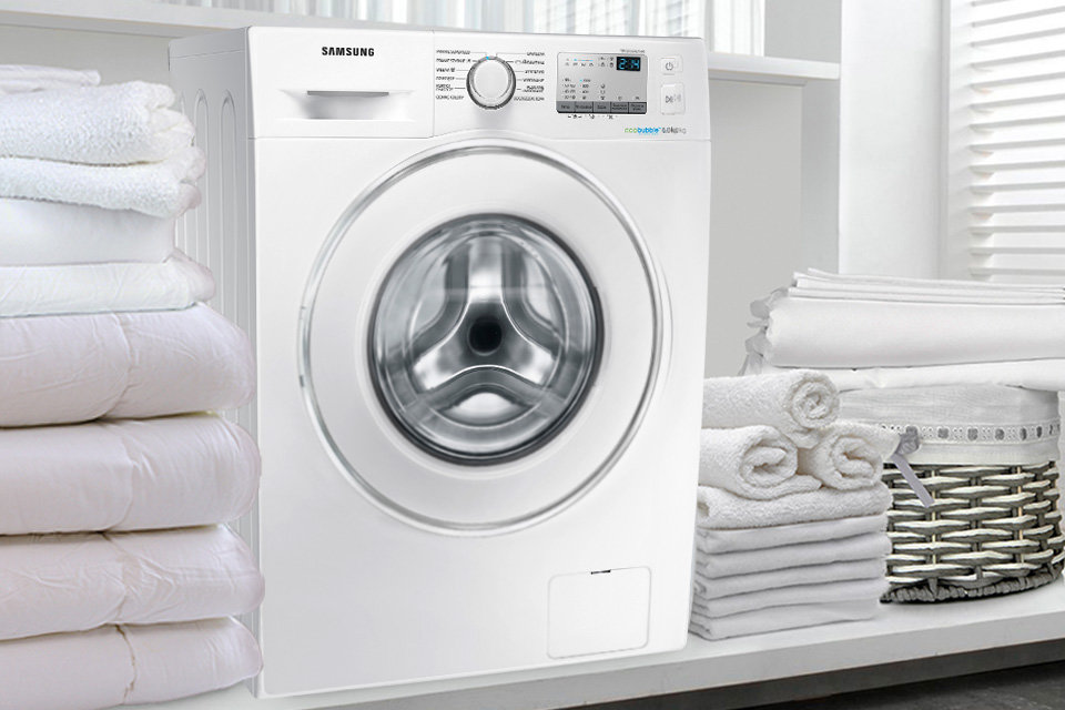 Samsung Crystal Gloss™. Doskonała linia, elegancki wygląd