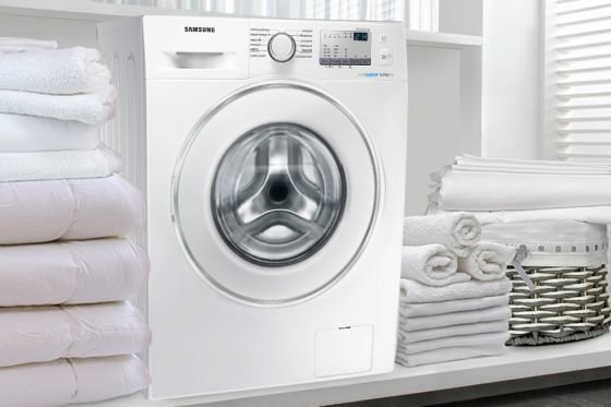 Samsung Crystal Gloss™. Doskonała linia, elegancki wygląd