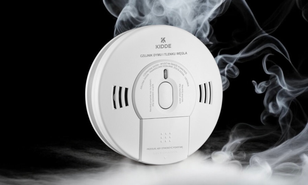 KIDDE K10SCO przycisku Test/Reset test sprawności czujnika zresetować urządzenie pamięć zdarzeń CO detekcji ognia przekroczenia bezpiecznego poziomu tlenku węgla sygnał akustyczny o natężeniu około 85 decybeli sygnał świetlny (czerwona dioda LED) komunikat głosowy w języku angielskim