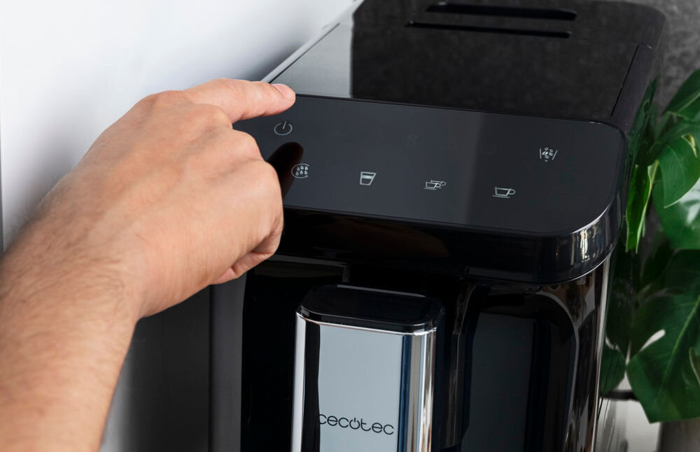 Ekspres CECOTEC Cremmaet Macchia Czarny technologia Plug&Play przygotowanie kawy za jednym dotknięciem espresso americano jedno naciśnięcie idealnie zaparzona kawa intuicyjne komfortowe korzystanie z ekspresu ulubione napoje 