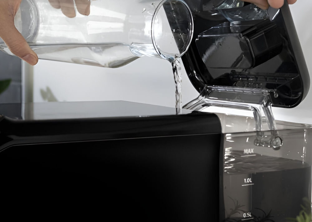 Ekspres CECOTEC Cremmaet Macchia Czarny zbiornik na wodę pojemność 1,5 litra praktyczne rozwiązanie komfortowe korzystanie z ekspresu duży zbiornik na wodę wygoda ciągłość użytkowania 