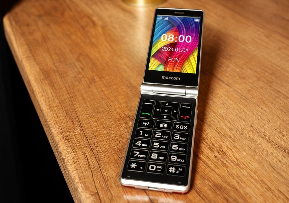 Telefon MAXCOM Comfort MM835 4G  otwarty na stole  