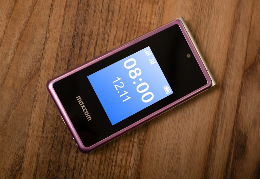 Telefon MAXCOM Comfort MM835 4G  ekran z bliska  