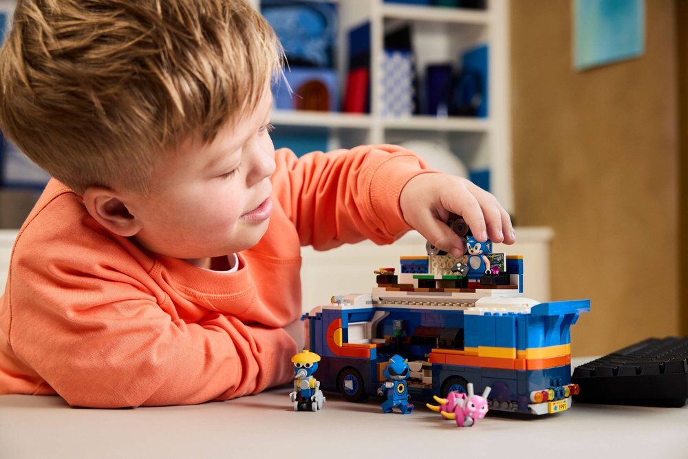 LEGO 77006 Sonic the Hedgehog Sonic i pojazd do zadań specjalnych minifigurki LEGO Sonica, Tailsa i Metal Sonica, figurki Burrobota i Caterkillera 