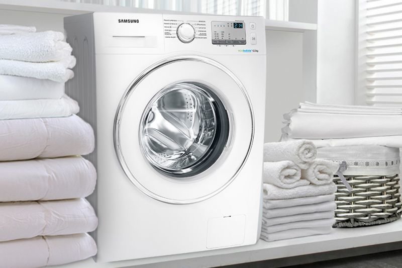 Samsung Crystal Gloss™. Doskonała linia, elegancki wygląd