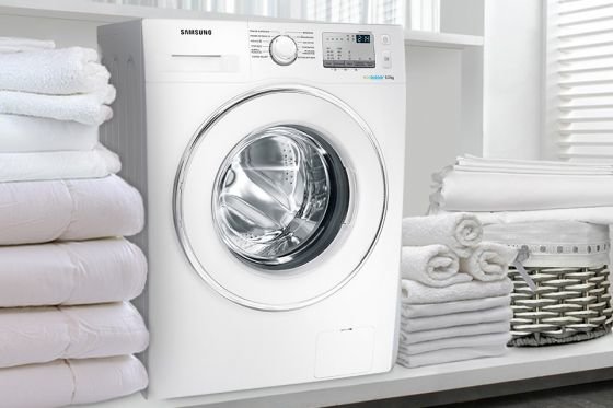 Samsung Crystal Gloss™. Doskonała linia, elegancki wygląd