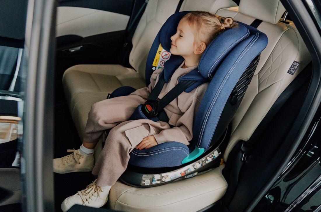 Fotelik samochodowy LIONELO Bastiaan One i-Size (0-36 kg) Beżowy Certyfikat i-Size norma wysoki poziom bezpieczeństwa  wzrost zakres przedział Wzmocniony zagłówek pianka Memory Foam włókno szklane konstrukcja