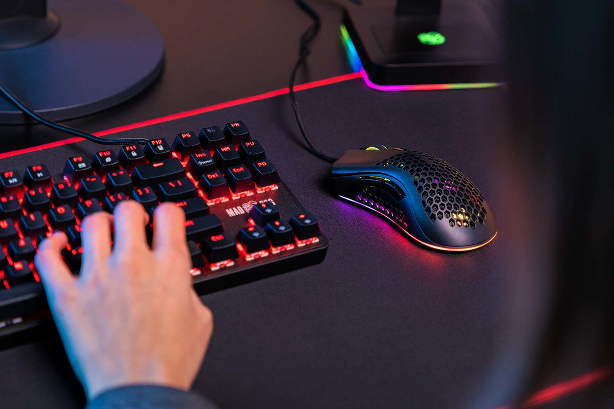 MYSZ GAMINGOWA MAD DOG GM750 ULTRALEKKA wyglad