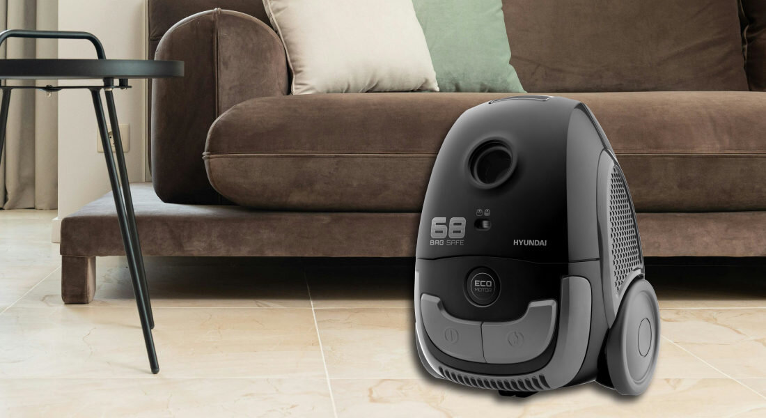 Odkurzacz HYUNDAI VC068B Moc i oszczędność w jednym Silnik ECO  moc środowisko wymiary waga łatwo przechowywać i przenosić Składana rączka obrotowe koło 360° komfortowe manewrowanie