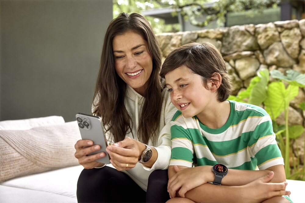 Zegarek sportowy GARMIN Bounce 2 do 50 kontaktów zatwierdzonych przez rodziców Funkcja trybu szkolnego  