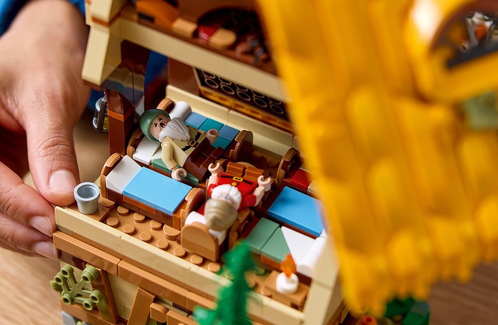 LEGO 43242 Disney Princess Chatka Królewny Śnieżki i siedmiu krasnoludków  ozdoba