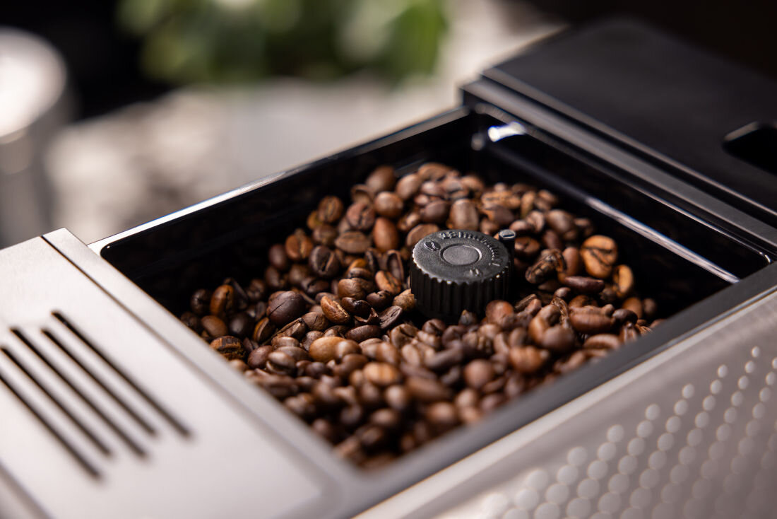 Ekspres BEKO CaffeExperto CEG7348B świeżo mielona kawa Żarnowy młynek z 13 poziomami regulacji mielenia dopasowanie mieszania pojemnik ziarna pojemność