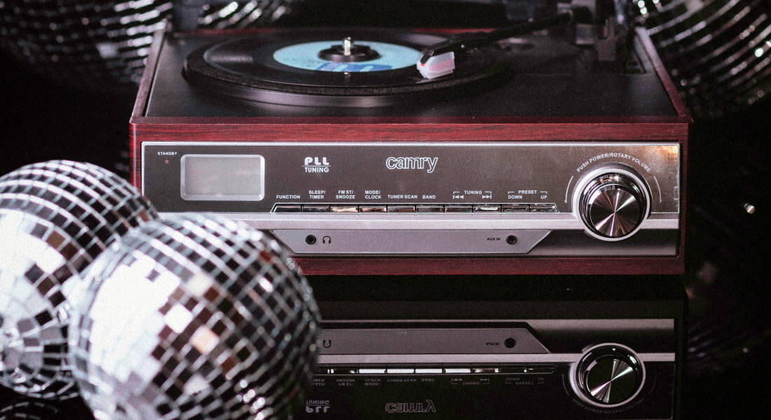 Gramofon CAMRY CR 1113 Brazowy zintegrowany z systemem stereo wysoka jakosc dzwieku stylowy wyglad