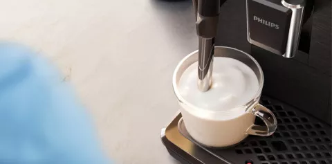 Spieniacz robi gęstą piankę z mleka