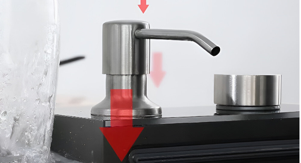 ZLEWOZMYWAK WIELOFUNKCYJNY BLIOTE Z WODOSPADAMI Ultimate  wizualizacja Podajnik na mydło srebrny wygoda estetyka szybki dostęp