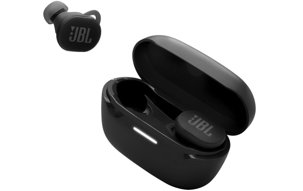 Słuchawki dokanałowe JBL Endurance Race 2 aplikacja JBL Headphones tryb sportowy i relaksacyjny, etui ładujące z słuchawkami dokanałowymi po skosie na białym tle