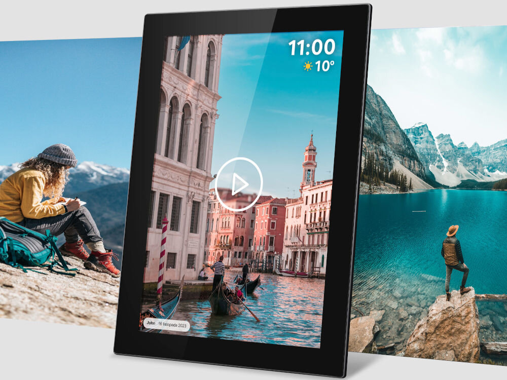 Ramka cyfrowa KRUGER&MATZ KM1100 Frameo 10.1 cala Czarny prezentacja ramki z filmikiem i komentarzem do niego na ramce budynki i rzeka pomiędzy nimi oraz łódki w tle góry jezioro wygodne przesyłanie fotografii i filmów formaty wbudowany głośnik